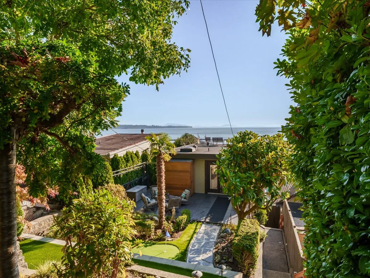 15068 Victoria Avenue, photo 1